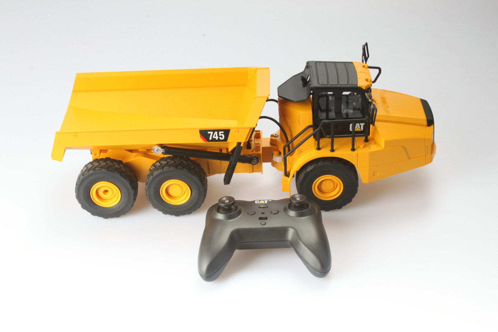 Diecast Masters 1 24 RC CAT 745 Articulated RC Truck 2.4GHz