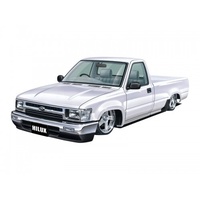 Aoshima 1/24 RN80 Hilux Custom '85 (Toyota) Plastic Model Kit