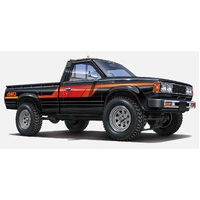 Aoshima 1/24 720 Nissan Datsun Truck Lift Up Custom '82 Plastic Model Kit