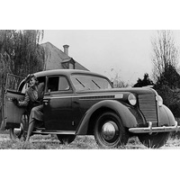 Ace Model 72518 1/72 1938 Olympia 4 door sedan Plastic Model Kit