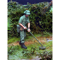 Callsign 1/35 Mine Detector Soldier