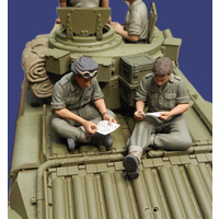 Callsign 1/35 Letters Home - 2 Tank Crew Reading Letters