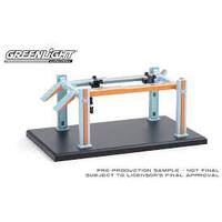 Greenlight 1/64 Gulf Oil 4 Post Hoist Auto Body Shop Series 1