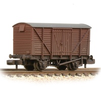 Graham Farish N BR 12T Ventilated Van Planked Sides BR Bauxite (Early) - Weathered