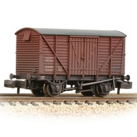 Graham Farish N BR 12T Ventilated Van Planked Sides BR Bauxite (Late) - Weathered