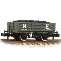 Graham Farish N 5 Plank Wagon Wooden Floor LNER Grey - Includes Wagon Load