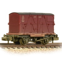 Graham Farish N Conflat Wagon BR Bauxite (Early) With BR Crimson BD Container - Weathered - Includes Wagon Load