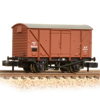 Graham Farish N BR 12T Ventilated Plywood Fruit Van BR Bauxite (Early)