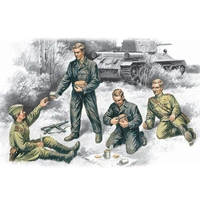 ICM 1/35 Soviet Tank Crew (1943-1945) (4 Figures - 2 officers 2 tankmen) Plastic Model Kit