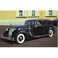 ICM 1/35 Packard Twelve (Model 1936) WWII Soviet Leaders' Car with Passengers (5 Figures) Plastic Model Kit