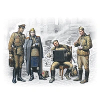 ICM 1/35 May 1945 (4 Figures - 1 officer 2 soldiers 1 military servicewoman) Plastic Model Kit
