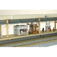 Kato N Stores at platform