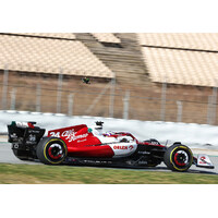 Minichamps 1/18 Alfa Romeo F1 Ream Orlen C42 - Guanyu Zhou - Bahrain GP 2022 Resin Car