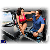 Master Box 24062 1/24 Special Cargo - Handle with care! Sandy and George Skip Plastic Model Kit