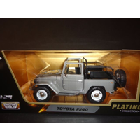 Motormax 1/24 Landcruiser FJ-40 Convertible