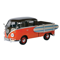 Motor Max 1/24 VW Type 2 with Surf Board (T1) Pick Up