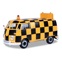 Motormax 1/24 VW Type 2 Airport Runway (T1) Delivery Van Diecast