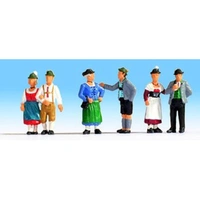Noch HO People in Traditional Costume N15578