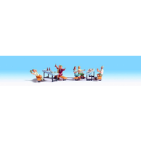 Noch HO Beer Garden 6 figures 2 tables