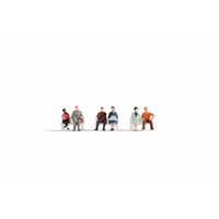 Noch HO Sitting People 18130
