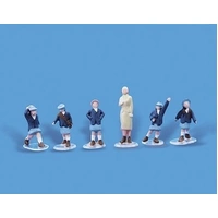 Peco OO Modelscene Schoolgirls & Mistress