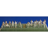 Peco OO Modelscene 15 Cricketers with Umpires & Wicketset