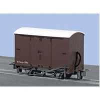 Peco OO-9 Box Van Unlettered Brown