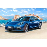 Revell 1/24 Porsche Panamera 2 - 07034 Plastic Model Kit