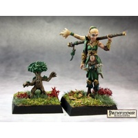 Reaper: Pathfinder Miniatures: Pathfinder Druid and Familiar (metal) Unpainted Miniature