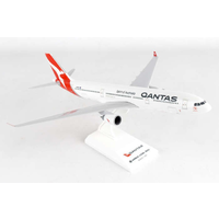 Sky Marks 1/200 A330-300 Qantas New Livery Plastic Model