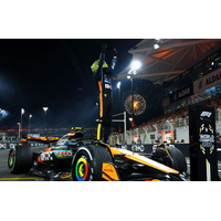 Spark 1/43 McLaren MCL39 No.4 3rd Abu Dhabi GP 2025 Lando Norris F1 Drivers' World Champion 2025 with Tyre Marks Base & pit board Resin Model Car