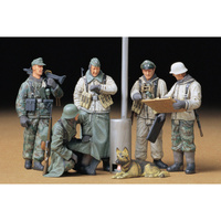 Tamiya 1/35 German Soldiers at Field Briefing 35212