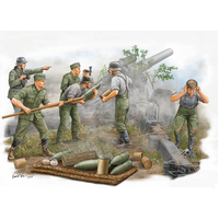 Trumpeter 1/35 German Field Howitzer Gun Crew (on firing) Plastic Model Kit 00425