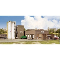 Walthers HO Magic Pan Commercial Bakery -- Kit - 16 x 8 x 3-1/2" 40.6 x 20.3 x 8.8cm