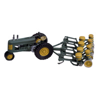 Woodland Scenics Seeder & Tractor (1938-1946) HO Scale Kit D208
